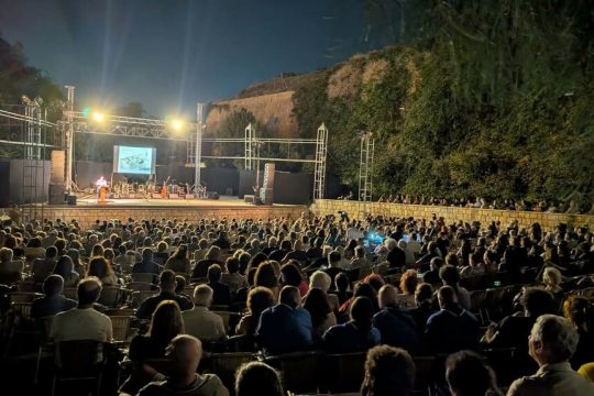 kipotheatro kazantzakis ekdilosi gia papoura